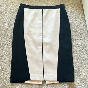 Beautiful Ann Taylor black and cream colored pencil skirt